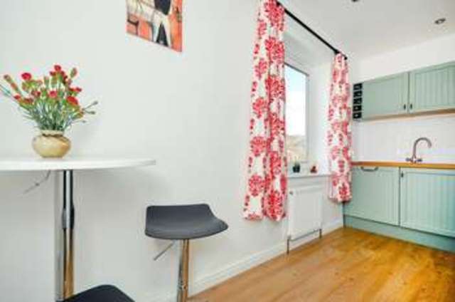  Image of 2 bedroom Flat for sale in Colinton Mains Road Edinburgh EH13 at Colinton Mains Road Colinton Mains Edinburgh, EH13 9DL