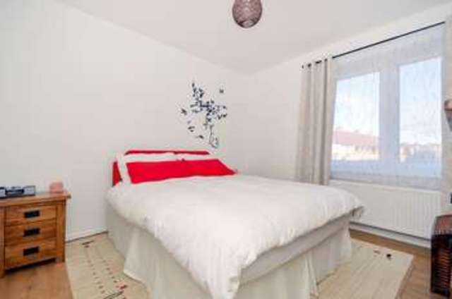  Image of 2 bedroom Flat for sale in Colinton Mains Road Edinburgh EH13 at Colinton Mains Road Colinton Mains Edinburgh, EH13 9DL