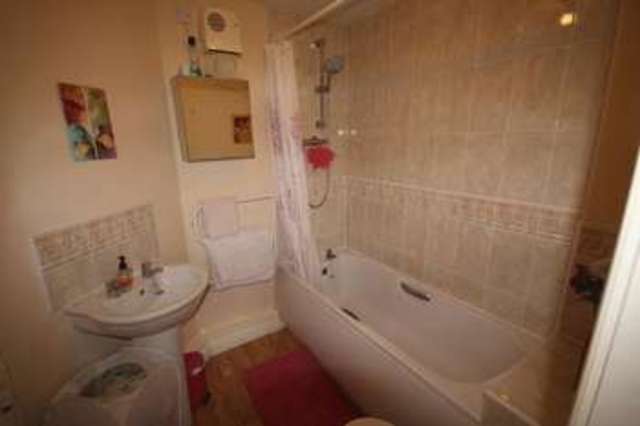 Image of 2 bedroom Flat to rent in Abbots Mews Burley Leeds LS4 at Abbots Mews Burley Leeds, LS4 2AB