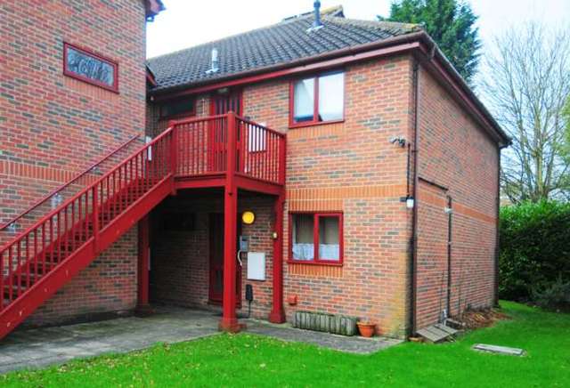  Image of 1 bedroom Apartment to rent in Alexandra Court Brighton Road Crawley RH10 at Alexandra Court, Brighton Road Southgate Crawley, RH10 6AH