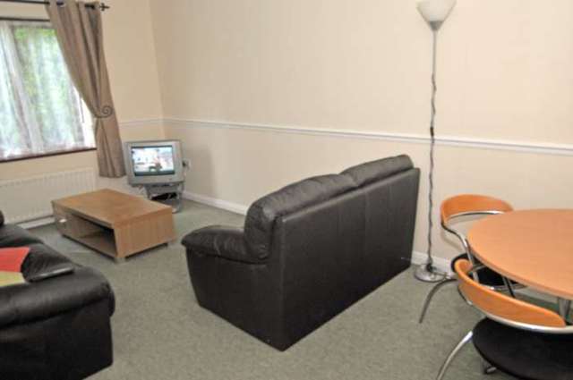  Image of 1 bedroom Apartment to rent in Alexandra Court Brighton Road Crawley RH10 at Alexandra Court, Brighton Road Southgate Crawley, RH10 6AH