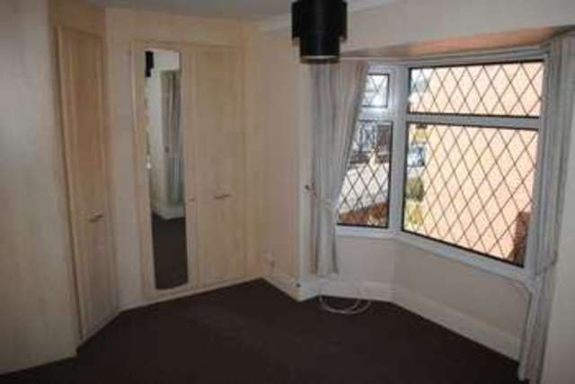  Image of 1 bedroom Flat for sale in Ashtree Avenue Grimsby DN34 at Ashtree Avenue  Grimsby, DN34 4RA