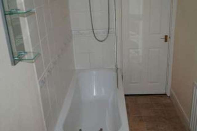  Image of 1 bedroom Flat for sale in Ashtree Avenue Grimsby DN34 at Ashtree Avenue  Grimsby, DN34 4RA