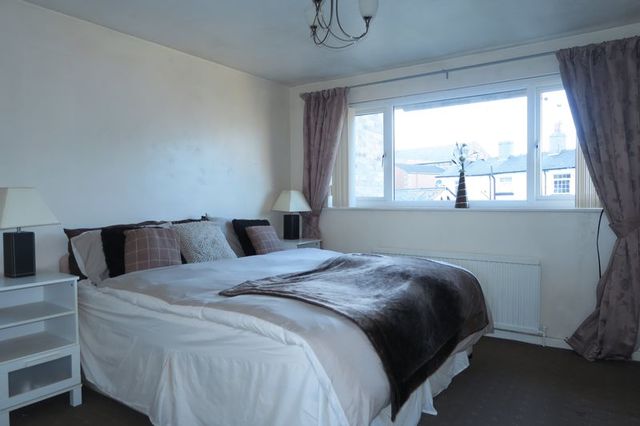  Image of 3 bedroom Terraced house for sale in Back Green Churwell Morley Leeds LS27 at Back Green Morley Leeds, LS27 7TE