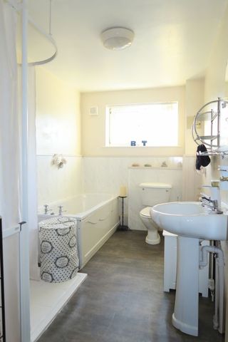  Image of 3 bedroom Terraced house for sale in Back Green Churwell Morley Leeds LS27 at Back Green Morley Leeds, LS27 7TE