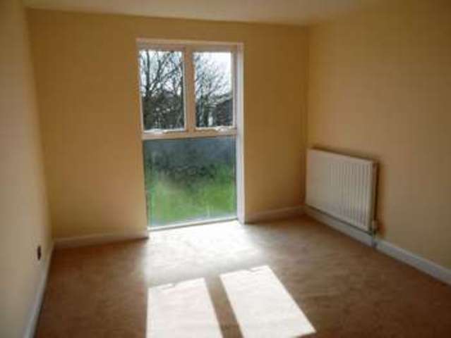  Image of 3 bedroom Flat to rent in Bamburgh Close Washington NE38 at Bamburgh Close Oxclose Washington, NE38 0HR