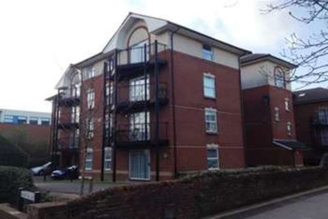  Image of 2 bedroom Flat to rent in Archers Road Shirley Southampton SO15 at Southampton, SO15 2NR