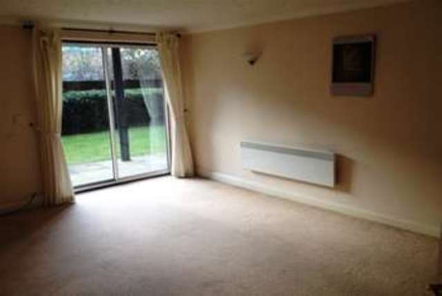  Image of 2 bedroom Flat to rent in Archers Road Shirley Southampton SO15 at Southampton, SO15 2NR