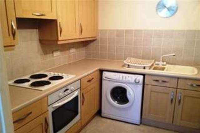  Image of 2 bedroom Flat to rent in Archers Road Shirley Southampton SO15 at Southampton, SO15 2NR