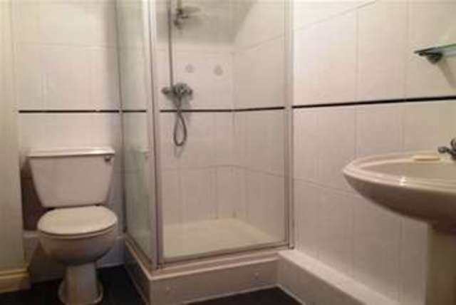  Image of 2 bedroom Flat to rent in Archers Road Shirley Southampton SO15 at Southampton, SO15 2NR