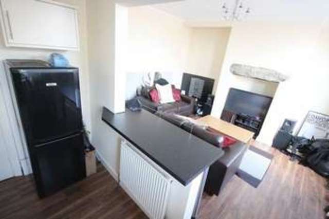  Image of 2 bedroom Terraced house to rent in Barnbrough Street Burley Leeds LS4 at Barnbrough Street Burley Leeds, LS4 2QY