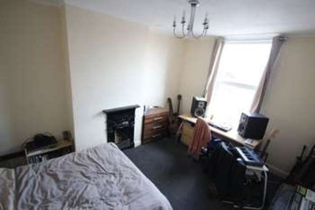  Image of 2 bedroom Terraced house to rent in Barnbrough Street Burley Leeds LS4 at Barnbrough Street Burley Leeds, LS4 2QY