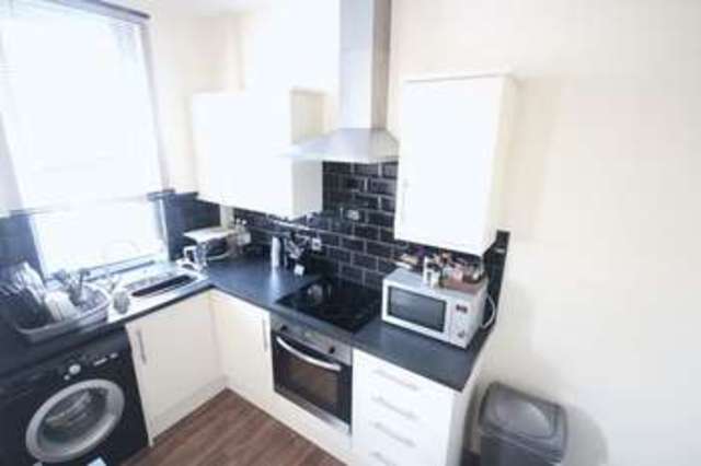  Image of 2 bedroom Terraced house to rent in Barnbrough Street Burley Leeds LS4 at Barnbrough Street Burley Leeds, LS4 2QY