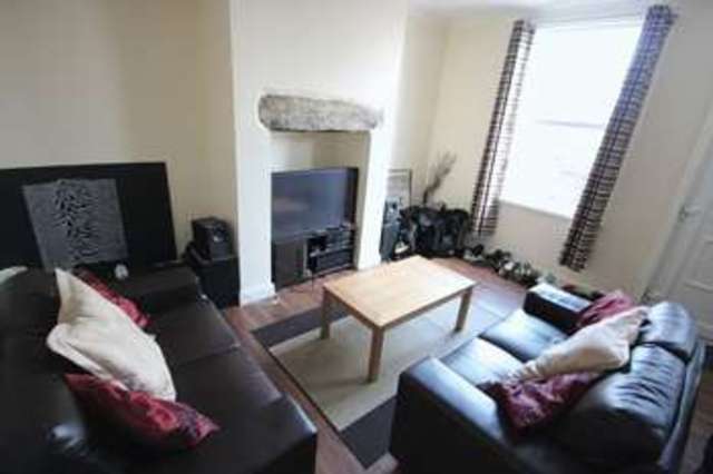  Image of 2 bedroom Terraced house to rent in Barnbrough Street Burley Leeds LS4 at Barnbrough Street Burley Leeds, LS4 2QY