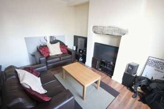  Image of 2 bedroom Terraced house to rent in Barnbrough Street Burley Leeds LS4 at Barnbrough Street Burley Leeds, LS4 2QY