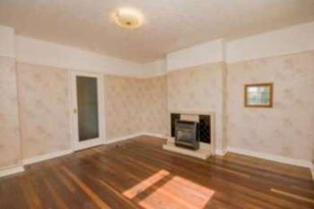  Image of 4 bedroom Bungalow for sale in Upper Sherborne Road Basingstoke RG21 at Basingstoke Hampshire Basingstoke, RG21 5RP
