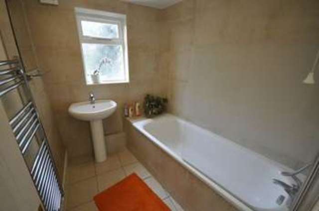  Image of 1 bedroom Flat to rent in Bath Road Leckhampton Cheltenham GL53 at Bath Road  Cheltenham, GL53 7HG