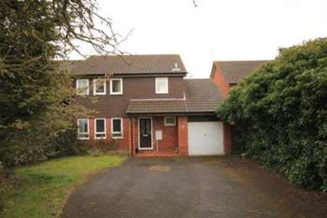  Image of 4 bedroom Detached house to rent in Beaconsfield Way Earley Reading RG6 at Earley  Reading, RG6 5UX