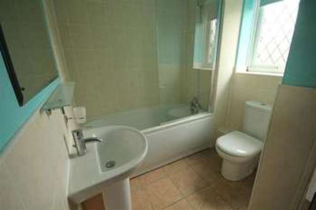  Image of 4 bedroom Detached house to rent in Beaconsfield Way Earley Reading RG6 at Earley  Reading, RG6 5UX