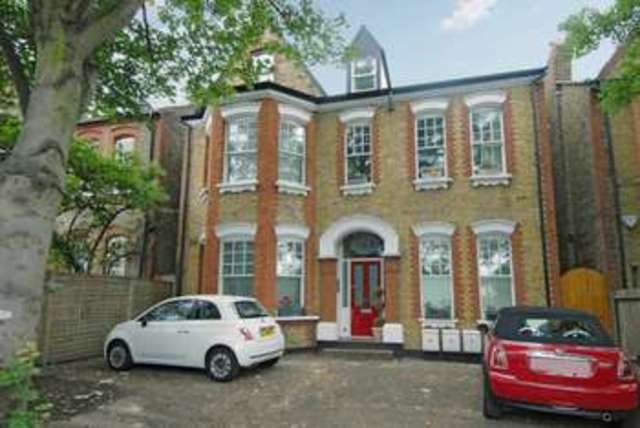  Image of 1 bedroom Flat to rent in Bedford Hill London SW12 at Bedford Hill  London, SW12 9HW