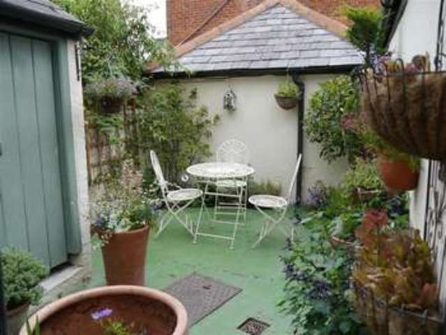  Image of 2 bedroom Terraced house to rent in St. Johns Road Reading RG1 at Saint Johns Road  Reading, RG1 4EB