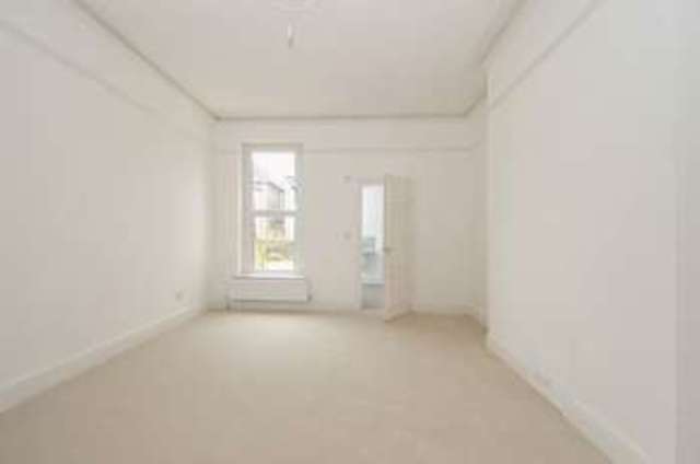  Image of 4 bedroom Flat for sale in Belvedere Road Redland Bristol BS6 at Belvedere Road Redland Bristol, BS6 7JG