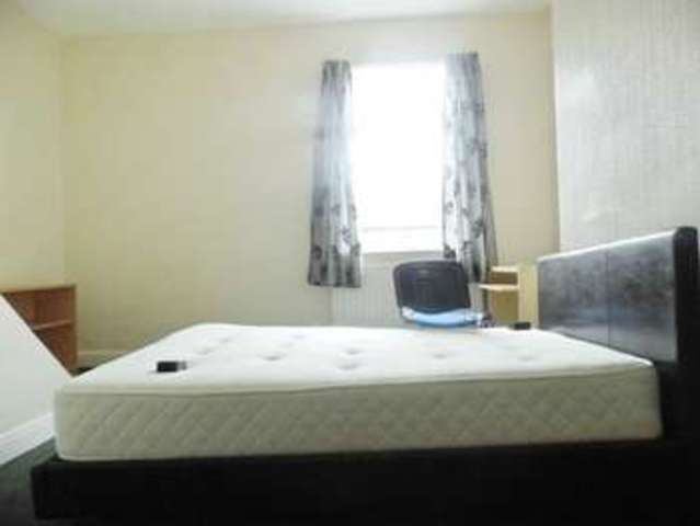  Image of 3 bedroom Terraced house to rent in Beresford Street Stoke-on-Trent ST4 at Beresford Street Shelton Stoke-On-Trent, ST4 2ES