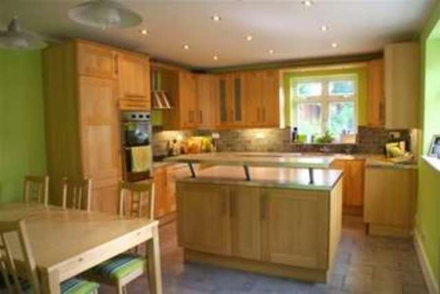  Image of 6 bedroom Detached house to rent in Bescot Road Walsall WS2 at Walsall, WS2 9DG