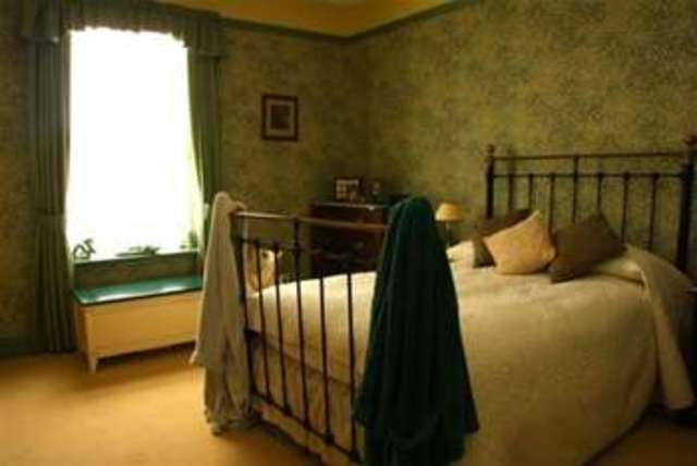  Image of 6 bedroom Detached house to rent in Bescot Road Walsall WS2 at Walsall, WS2 9DG