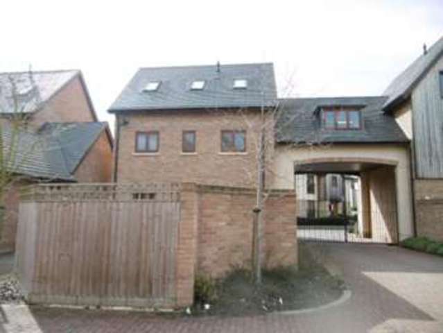  Image of 5 bedroom Detached house for sale in Bewdley Grove Broughton Milton Keynes MK10 at BEWDLEY GROVE Broughton MILTON KEYNES, MK10 9NL