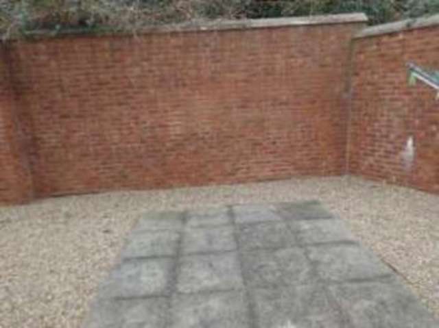  Image of 1 bedroom Flat for sale in Birkland Street Mansfield NG18 at Mansfield Nottinghamshire Mansfield, NG18 2QG