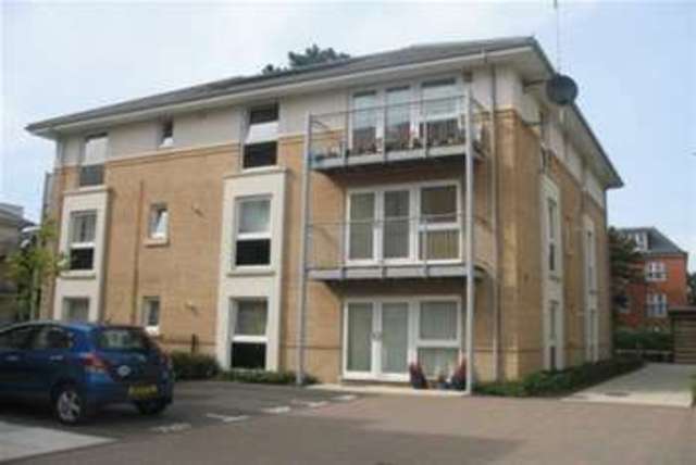  Image of 2 bedroom Flat to rent in Archers Road Shirley Southampton SO15 at Southampton, SO15 2LR