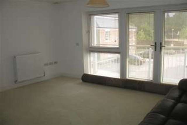  Image of 2 bedroom Flat to rent in Archers Road Shirley Southampton SO15 at Southampton, SO15 2LR