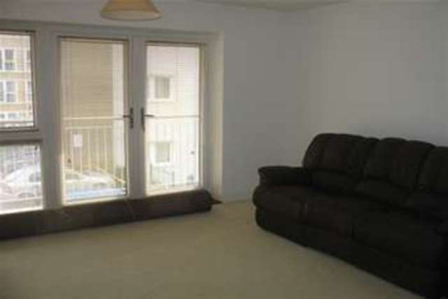  Image of 2 bedroom Flat to rent in Archers Road Shirley Southampton SO15 at Southampton, SO15 2LR