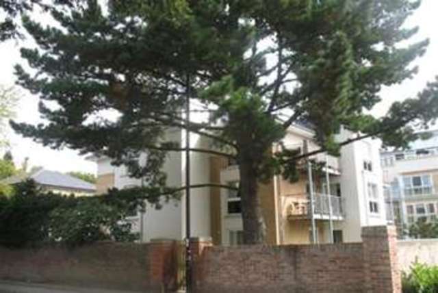  Image of 2 bedroom Flat to rent in Archers Road Shirley Southampton SO15 at Southampton, SO15 2LR