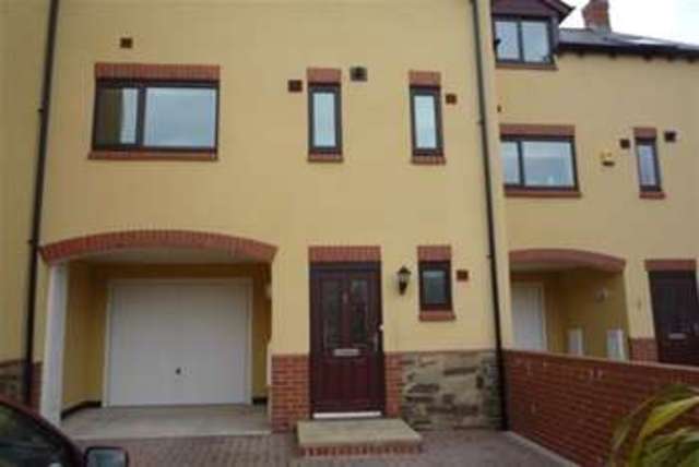  Image of 3 bedroom Terraced house to rent in Waterside Bovey Tracey Newton Abbot TQ13 at Newton Abbot, TQ13 9SX