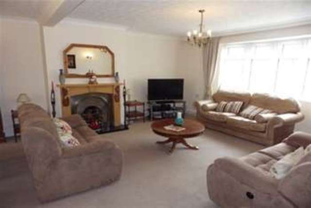  Image of 4 bedroom Detached house to rent in Bracknell Road Warfield Bracknell RG42 at Bracknell, RG42 6JY