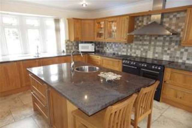  Image of 4 bedroom Detached house to rent in Bracknell Road Warfield Bracknell RG42 at Bracknell, RG42 6JY