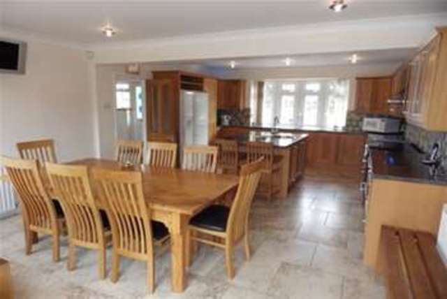  Image of 4 bedroom Detached house to rent in Bracknell Road Warfield Bracknell RG42 at Bracknell, RG42 6JY