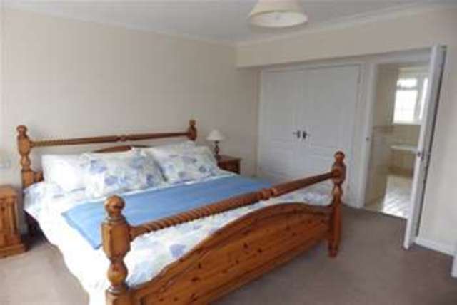  Image of 4 bedroom Detached house to rent in Bracknell Road Warfield Bracknell RG42 at Bracknell, RG42 6JY