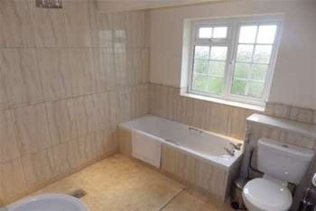  Image of 4 bedroom Detached house to rent in Bracknell Road Warfield Bracknell RG42 at Bracknell, RG42 6JY
