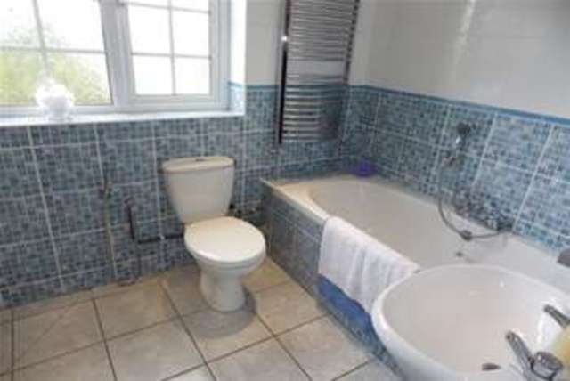  Image of 4 bedroom Detached house to rent in Bracknell Road Warfield Bracknell RG42 at Bracknell, RG42 6JY