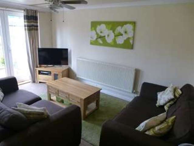  Image of 3 bedroom Terraced house for sale in Bradley Road Luton LU4 at Leagrave, LU4 8SL