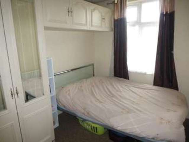  Image of 3 bedroom Terraced house for sale in Bradley Road Luton LU4 at Leagrave, LU4 8SL