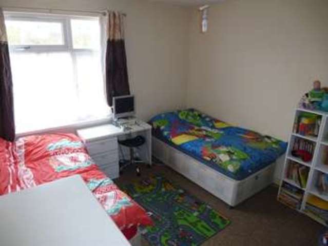  Image of 3 bedroom Terraced house for sale in Bradley Road Luton LU4 at Leagrave, LU4 8SL