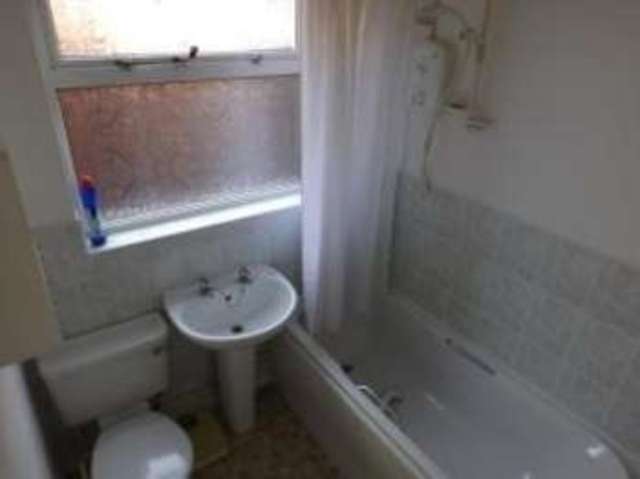  Image of 2 bedroom Bungalow for sale in Brooksby Close Oadby Leicester LE2 at Oadby Leicester Oadby, LE2 5AB