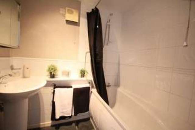  Image of 2 bedroom Flat for sale in Northumberland Park London N17 at Northumberland Park  Tottenham, N17 0RB