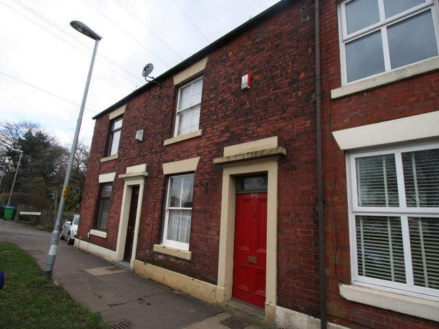 Image of 2 bedroom Terraced house to rent in Bury Road Rochdale OL11 at Rochdale OL11 5HW Rochdale, OL11 5HW