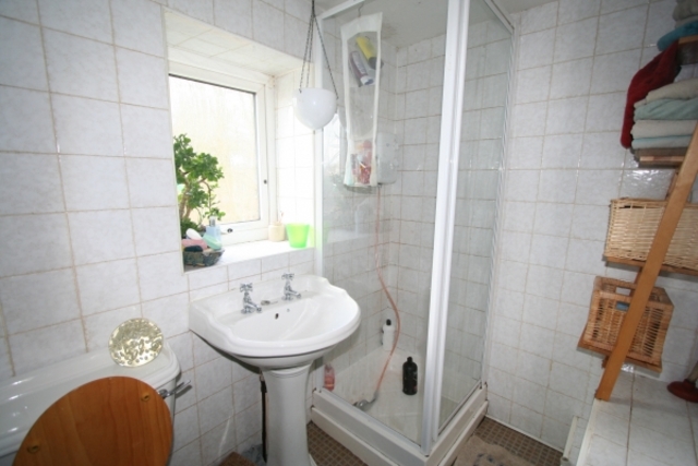  Image of 2 bedroom Terraced house to rent in Bury Road Rochdale OL11 at Rochdale OL11 5HW Rochdale, OL11 5HW