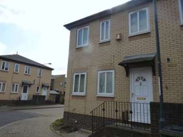  Image of 3 bedroom Semi-Detached house to rent in Camelot Close London SE28 at Camelot Close Thamesmead London, SE28 0ES